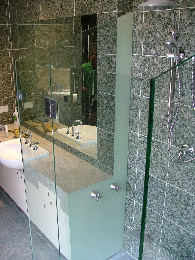 2004_0923Image0015-1-771x1024 Frameless