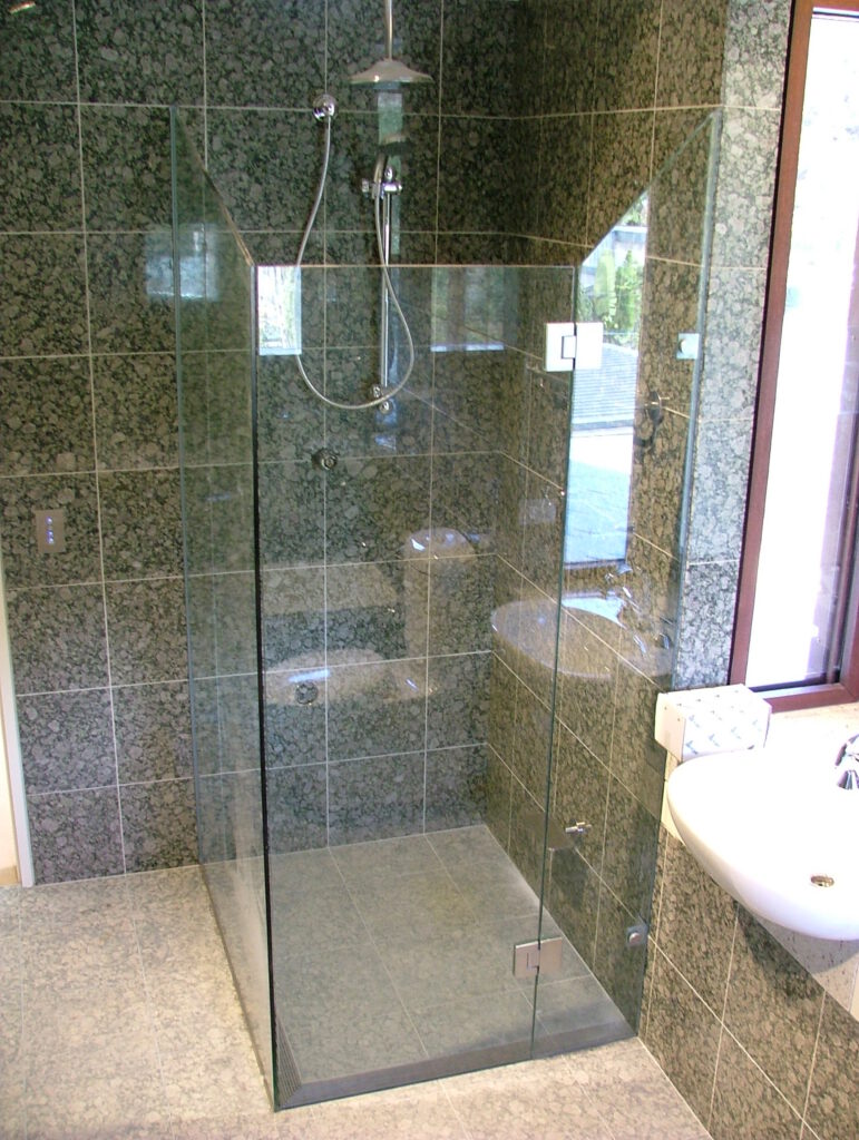 2004_0923Image0018-1-771x1024 Frameless